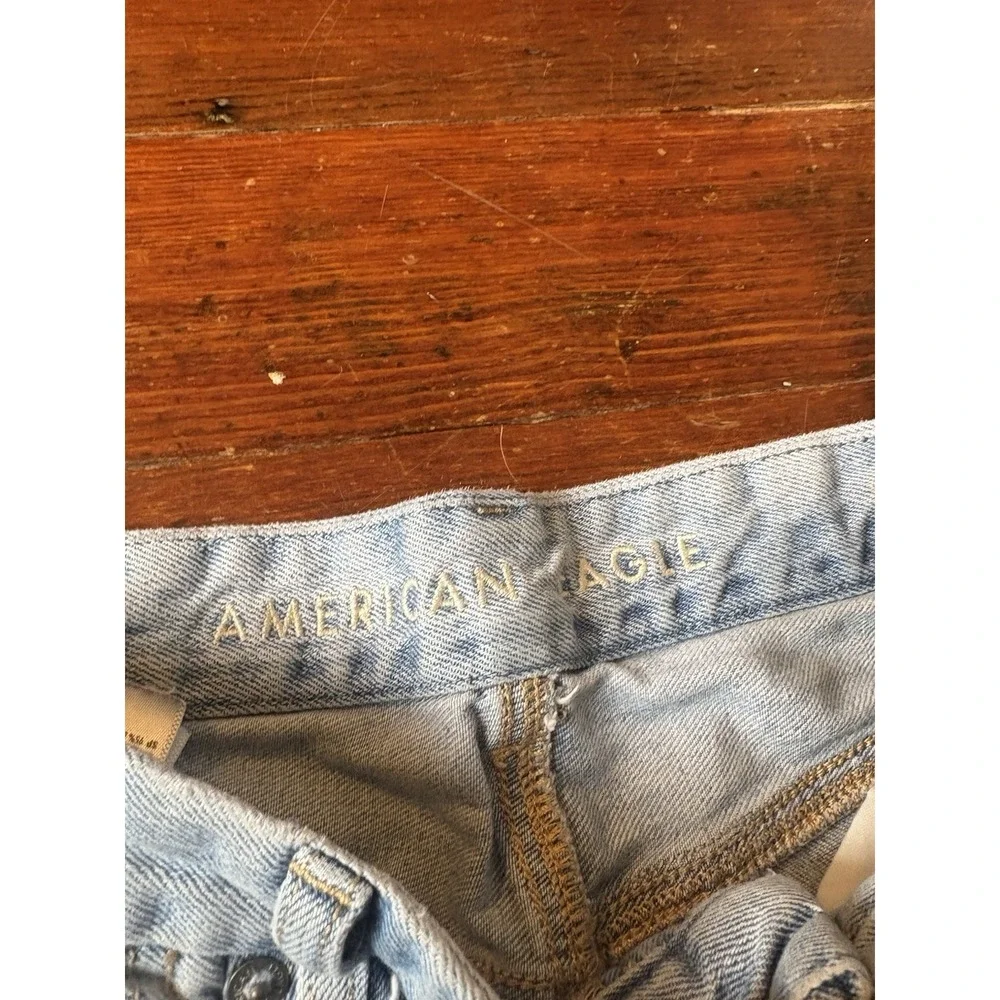 American‎ Eagle Women's Light Blue Distressed High Rise Denim Jeans - Size 4